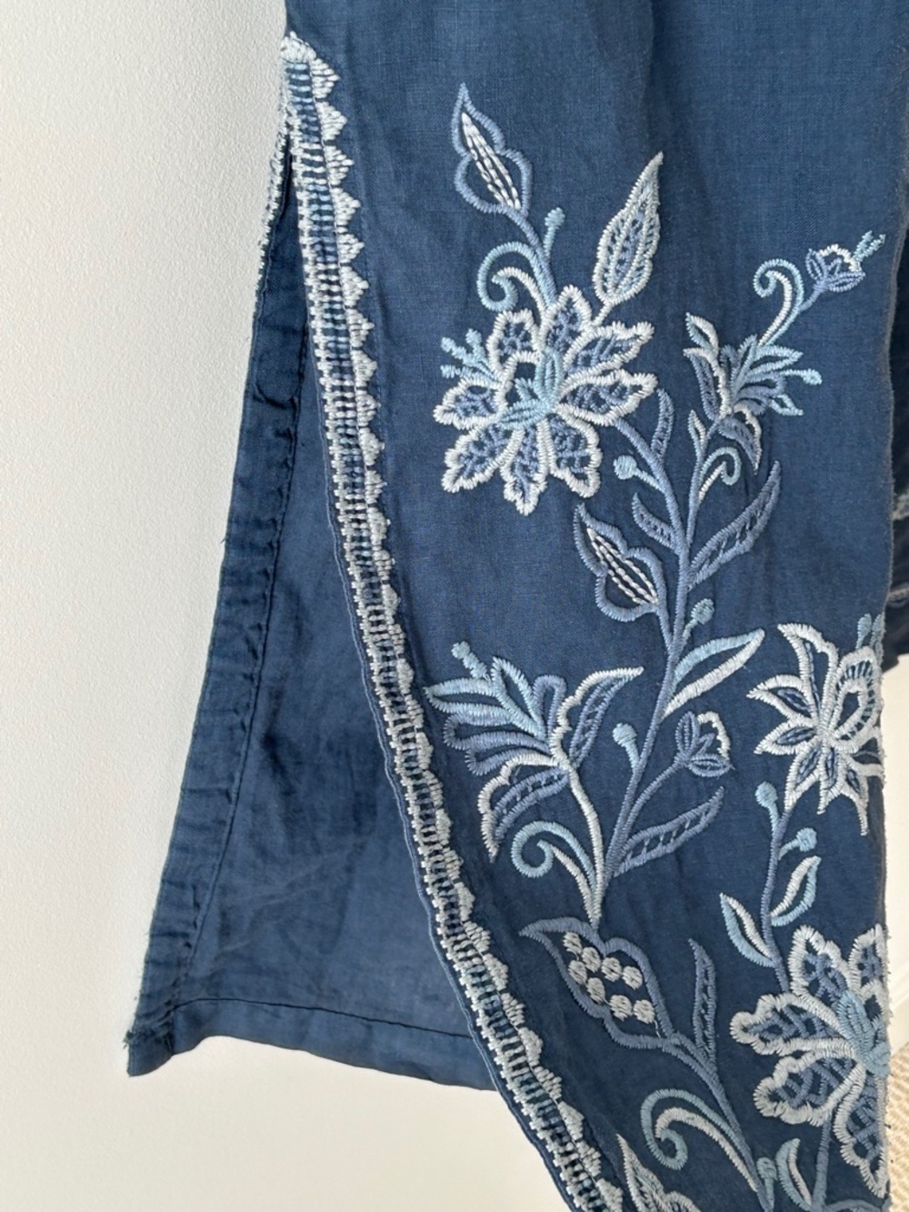 Johnny Was 100% Linen Blue Embroidered Wide Leg Side Slit Pants - Picture 8 of 16